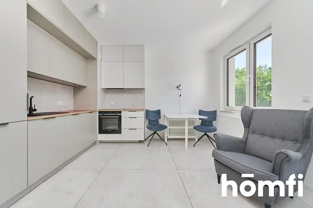 Küche; küchengeräte, fliesenboden, tageslicht, moderner stil