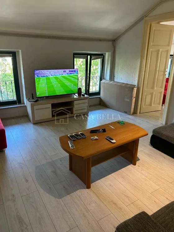 Salon; carrelage, lumière naturelle
