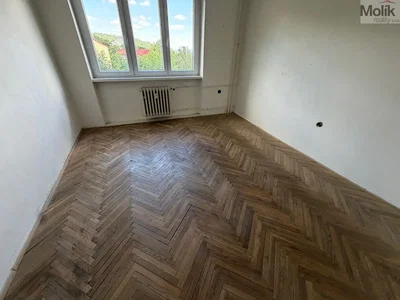 Sonstiges; holzboden, tageslicht, renovierungsbedürftig