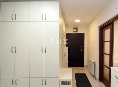 Garderobe; fliesenboden