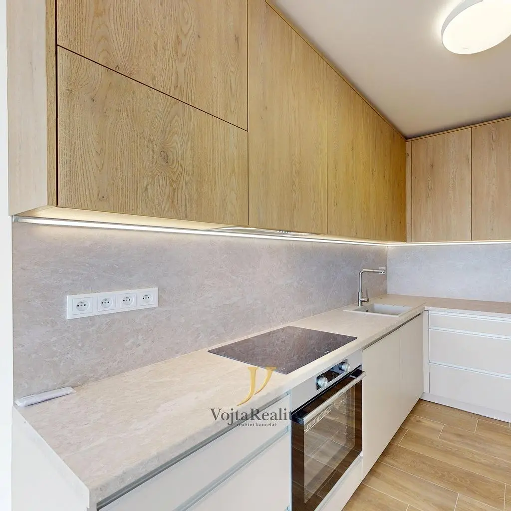 Küche; küchengeräte, holzboden, tageslicht, moderner stil, renoviert
