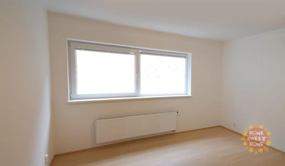 Dormitorio; luz natural, suelo de madera