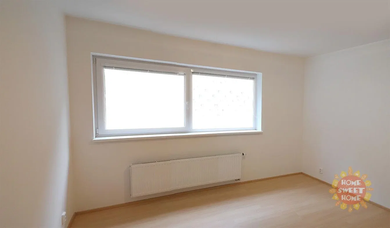 Dormitorio; luz natural, suelo de madera