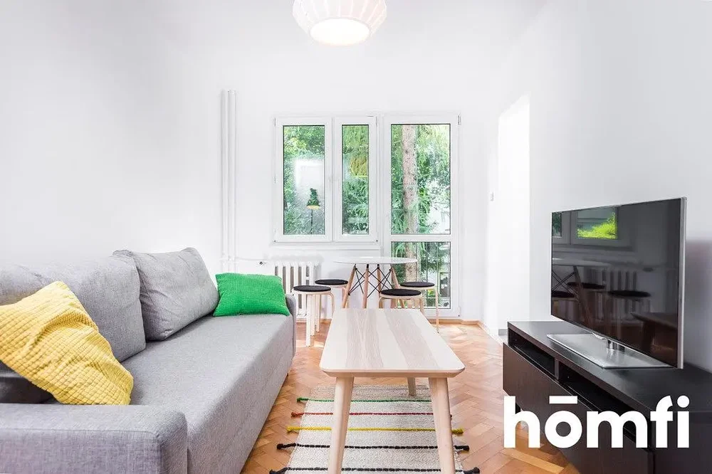 Wohnzimmer; holzboden, tageslicht, moderner stil
