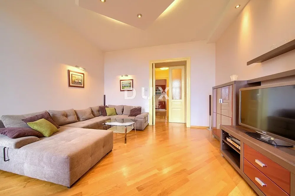 Wohnzimmer; holzboden, tageslicht, moderner stil