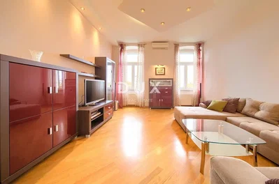 Wohnzimmer; tageslicht, holzboden, moderner stil