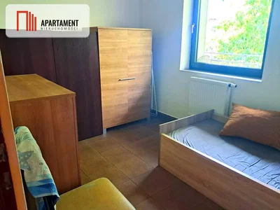 Спаваћа соба; дрвени под, природно светло