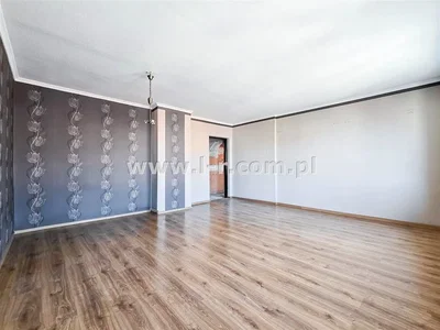 Kuhinja; kuhinjski aparati, naravna svetloba, sodoben slog, po prenovi