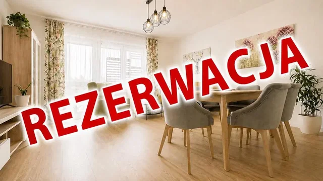 Salón; luz natural, suelo de madera