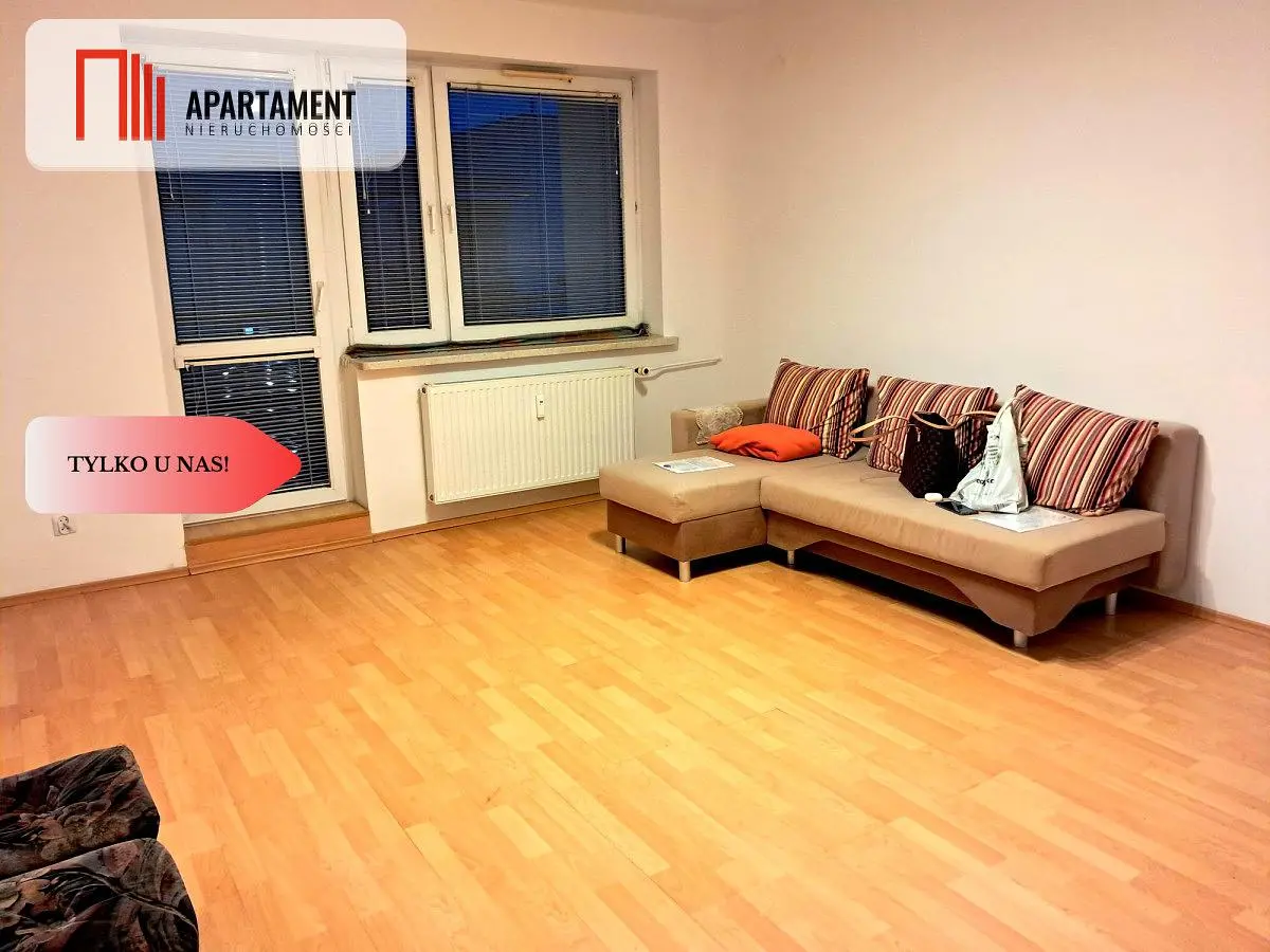 Salon; parquet, lumière naturelle
