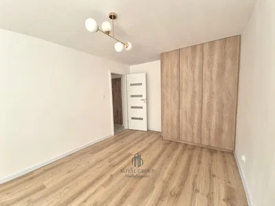 Schlafzimmer; holzboden, tageslicht