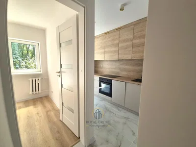 Küche; küchengeräte, holzboden, fliesenboden, tageslicht