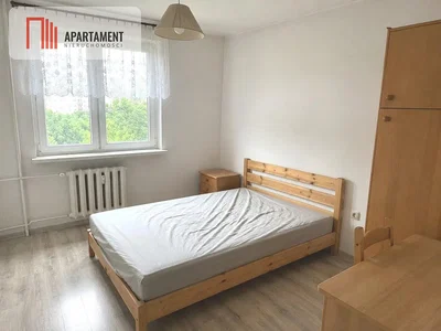 Schlafzimmer; holzboden, tageslicht