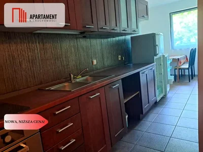 مطبخ; أجهزة المطبخ, أرضية من البلاط, ضوء طبيعي