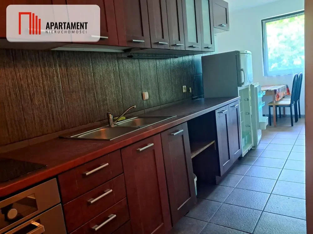 Кухиња; кухињски апарати, плочице, природно светло