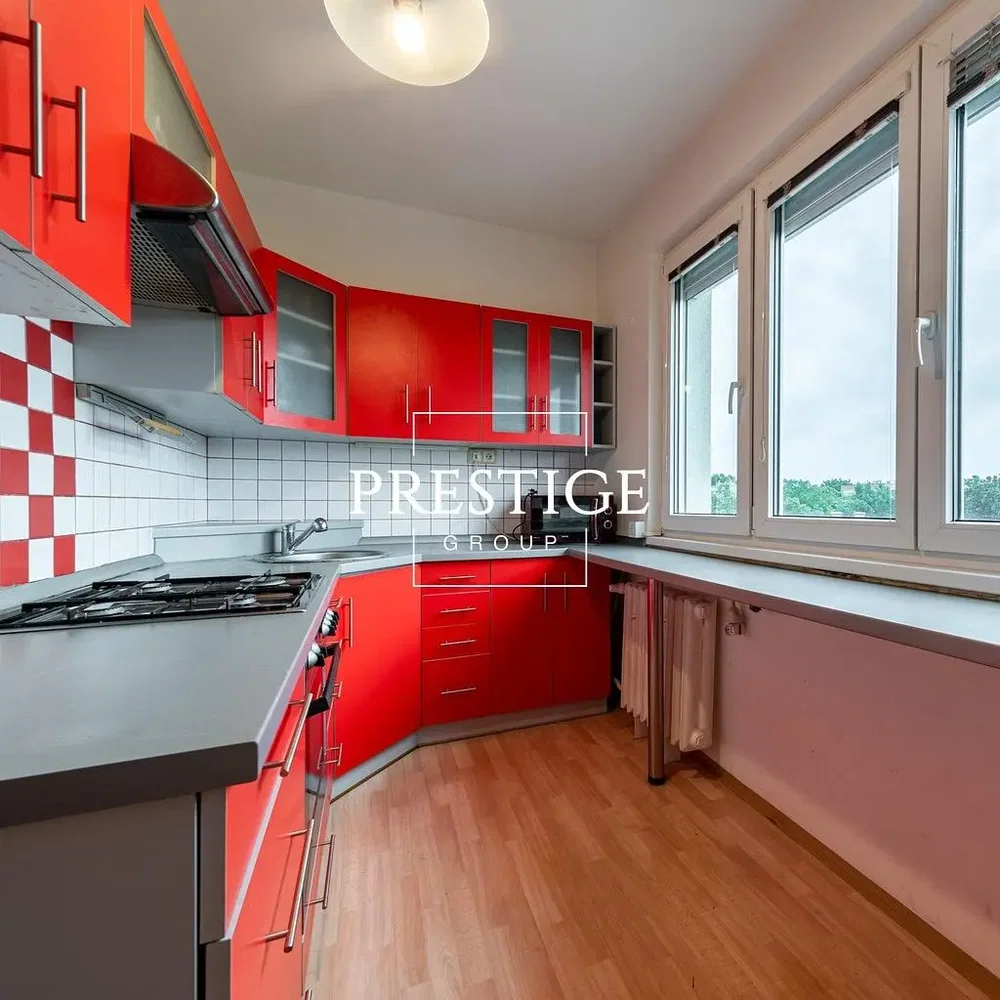 Kitchen; kitchen appliances, natural light, modern style