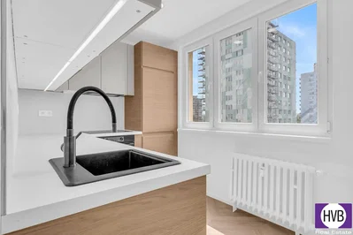Kitchen; kitchen appliances, view, natural light