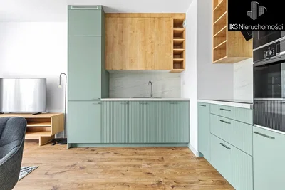 Küche; küchengeräte, holzboden, tageslicht, moderner stil
