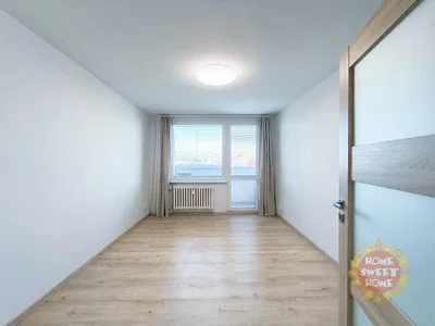 Schlafzimmer; holzboden, tageslicht