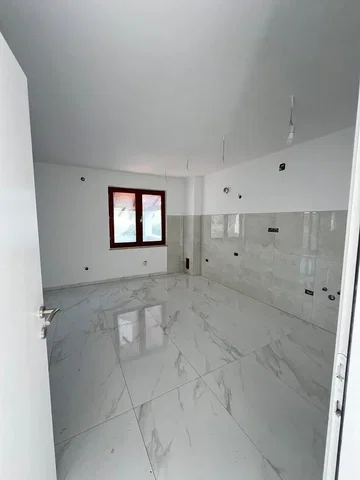 Otro; suelo de baldosas, luz natural, necesita renovación