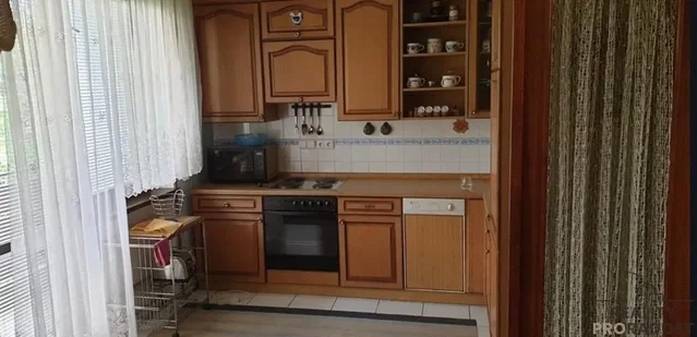 Κουζίνα; συσκευές κουζίνας, φυσικό φως, χρειάζεται ανακαίνιση