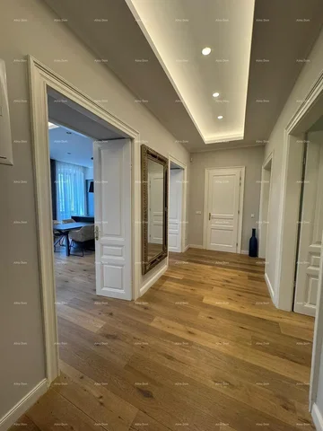 Otro; suelo de madera, luz natural