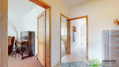 Kamer; houten vloer, natuurlijk licht