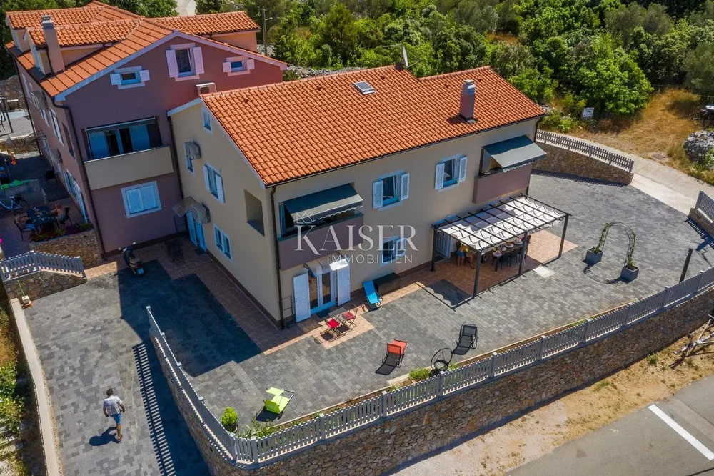 Casa e arredores