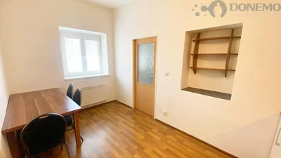 Остало; дрвени под, природно светло