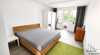 Schlafzimmer; tageslicht, holzboden