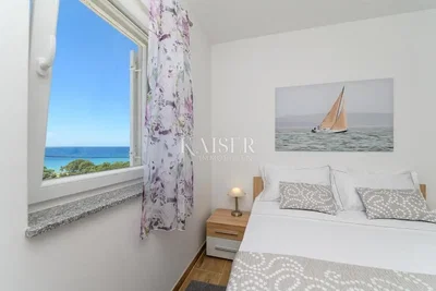 Quarto; vista, luz natural