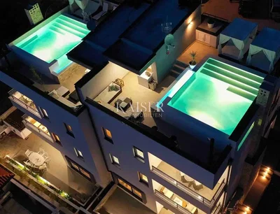 Maison et environs; vue, lumière naturelle