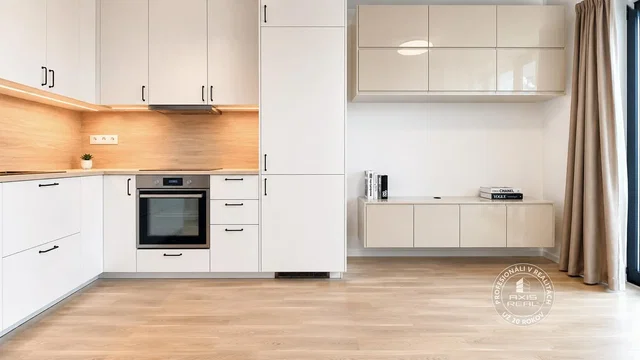 Küche; küchengeräte, holzboden, renoviert, tageslicht