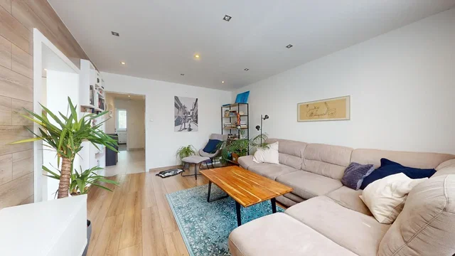 Salon; lumière naturelle, parquet, style moderne