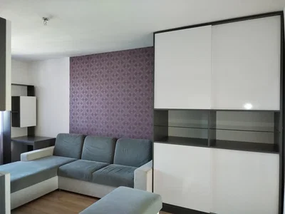 Wohnzimmer; holzboden, tageslicht