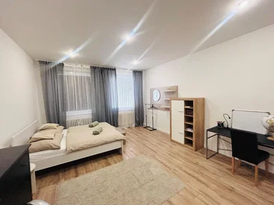 Schlafzimmer; holzboden, tageslicht