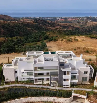 Maison et environs; vue, lumière naturelle