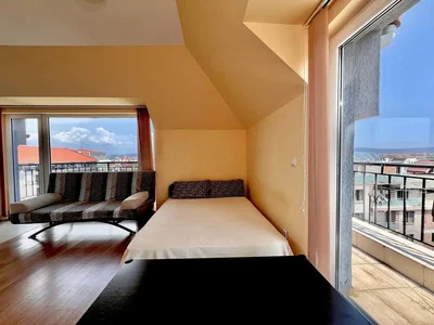 Schlafzimmer; tageslicht, holzboden, blick
