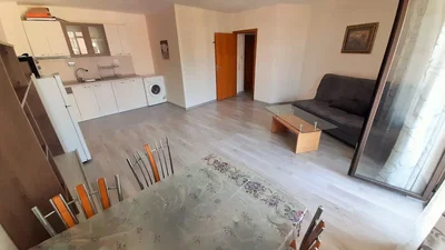 Salon; électroménager, parquet, lumière naturelle