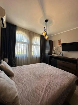 Chambre; lumière naturelle, poutres en bois