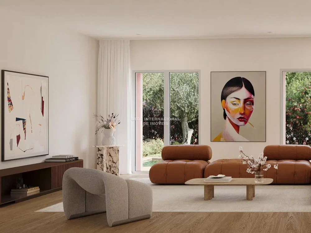 Woonkamer; houten vloer, natuurlijk licht, moderne stijl