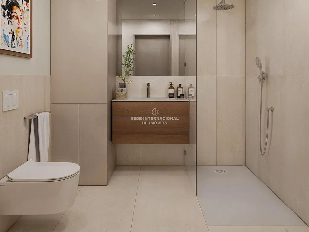 Toilettes; carrelage, rénové, lumière naturelle