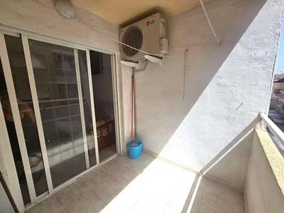 Balcon; carrelage, lumière naturelle