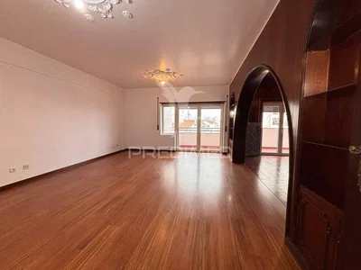 Salon; parquet, lumière naturelle