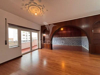 Salon; parquet, lumière naturelle