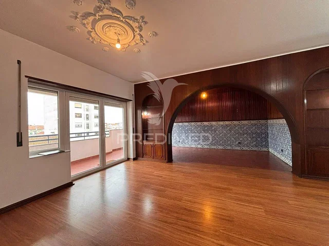 Salon; parquet, lumière naturelle