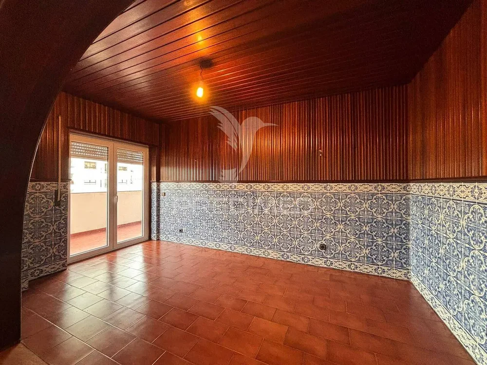 Autre; carrelage, nécessite rénovation