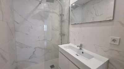 Kupaonica; pločice, renoviran, prirodno svjetlo