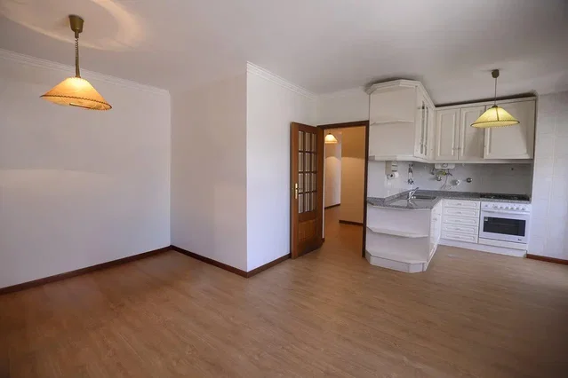 Kitchen; kitchen appliances, wood floor, natural light