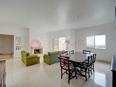 Sala de estar; luz natural, lareira, estilo moderno